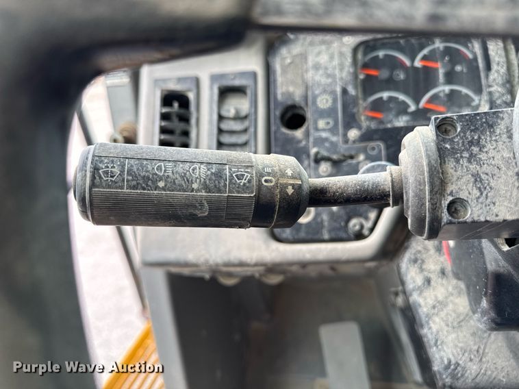 image for item DT0711 2004 Caterpillar 769D haul truck