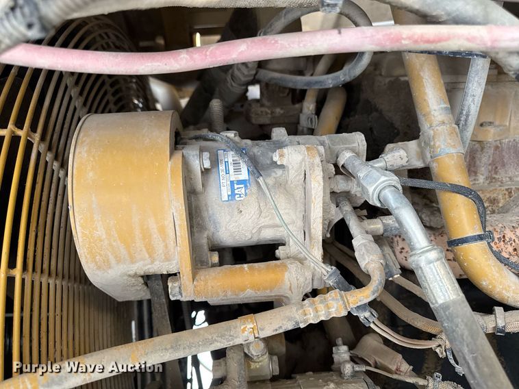 image for item DT0711 2004 Caterpillar 769D haul truck