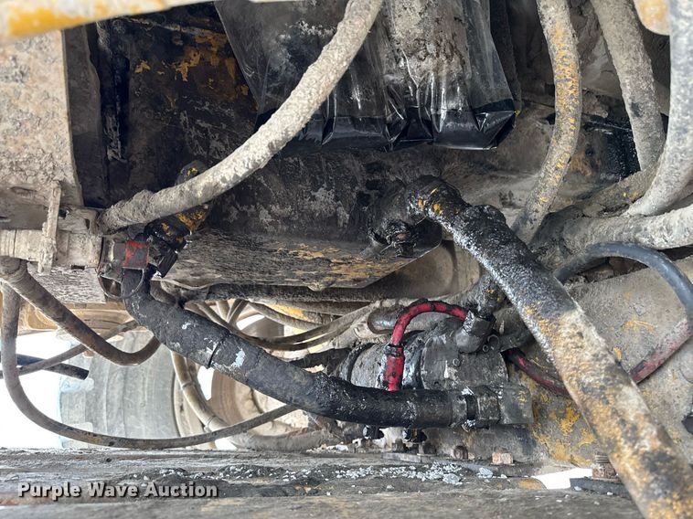 image for item DT0711 2004 Caterpillar 769D haul truck