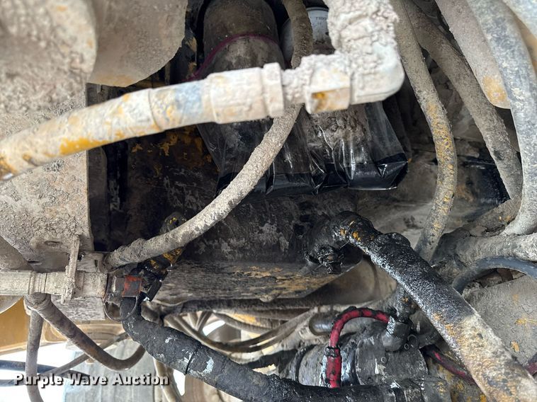 image for item DT0711 2004 Caterpillar 769D haul truck