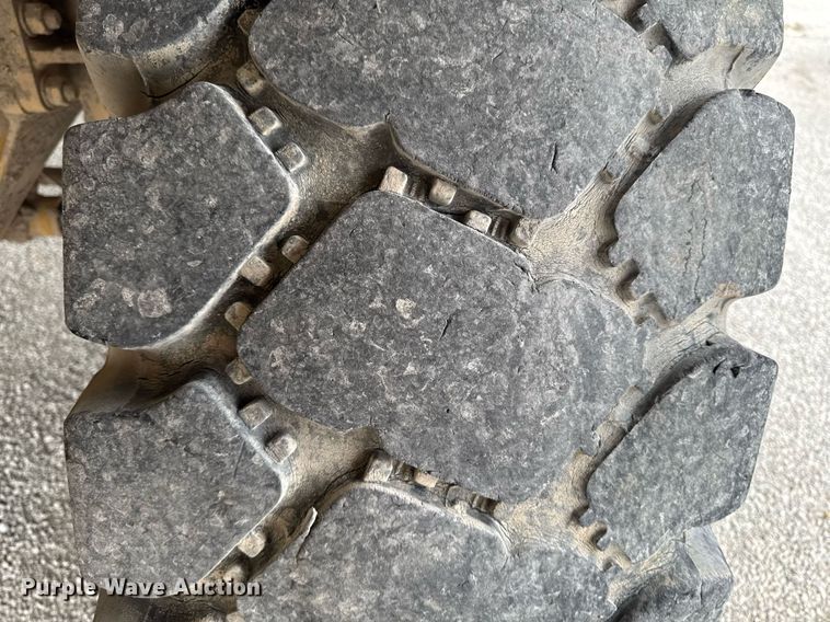 image for item DT0711 2004 Caterpillar 769D haul truck