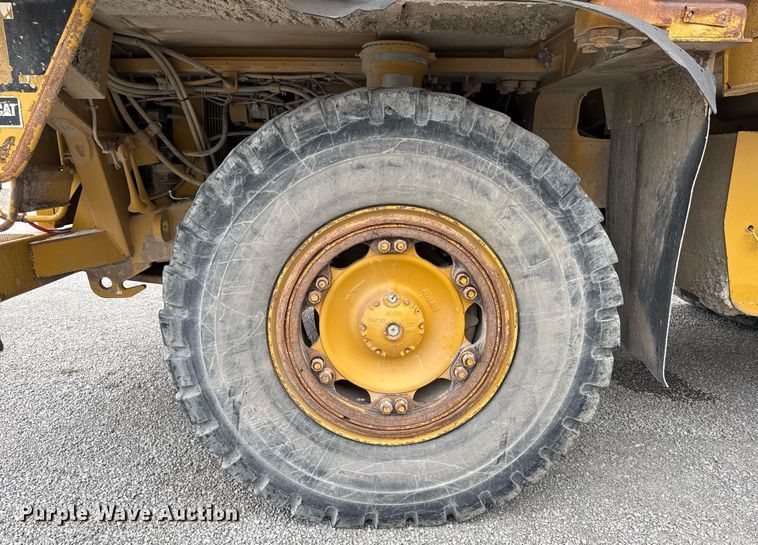 image for item DT0711 2004 Caterpillar 769D haul truck
