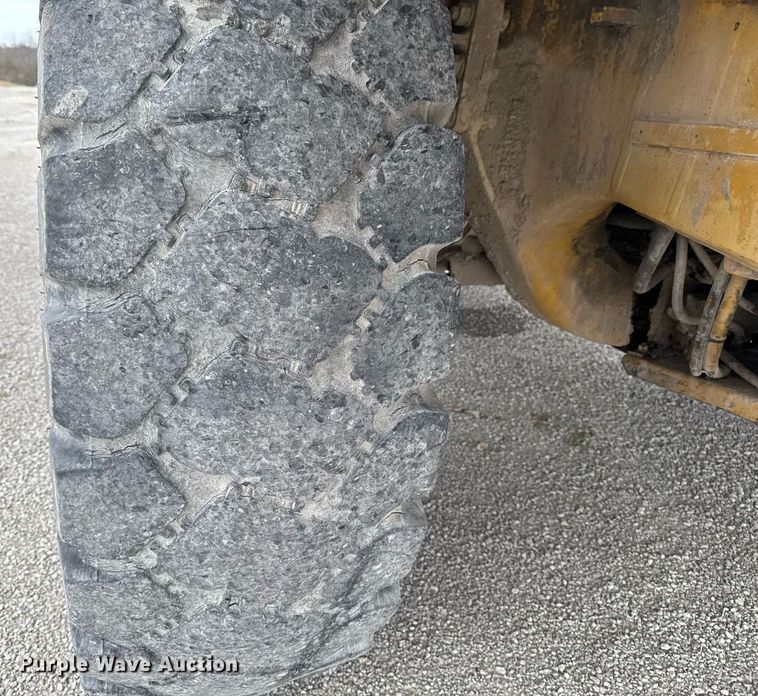 image for item DT0711 2004 Caterpillar 769D haul truck