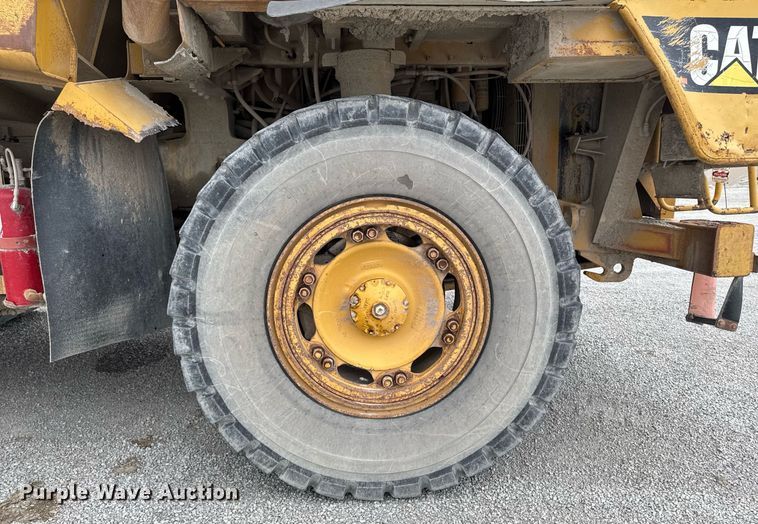 image for item DT0711 2004 Caterpillar 769D haul truck