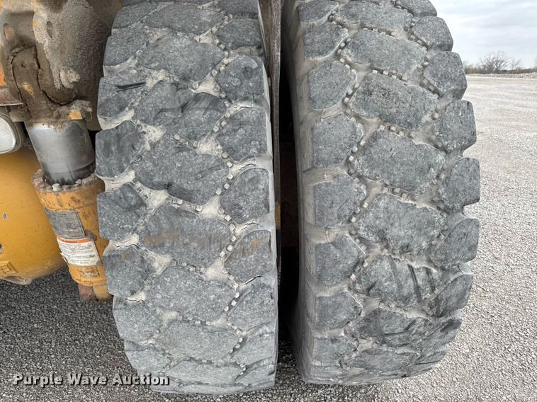 image for item DT0711 2004 Caterpillar 769D haul truck