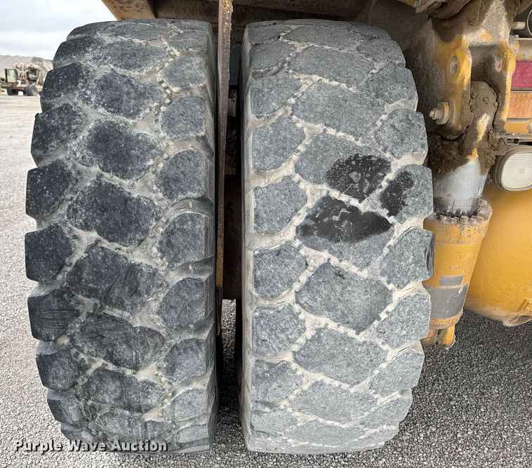 image for item DT0711 2004 Caterpillar 769D haul truck