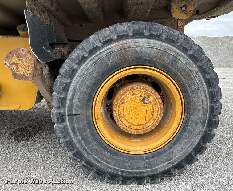 image for item DT0711 2004 Caterpillar 769D haul truck