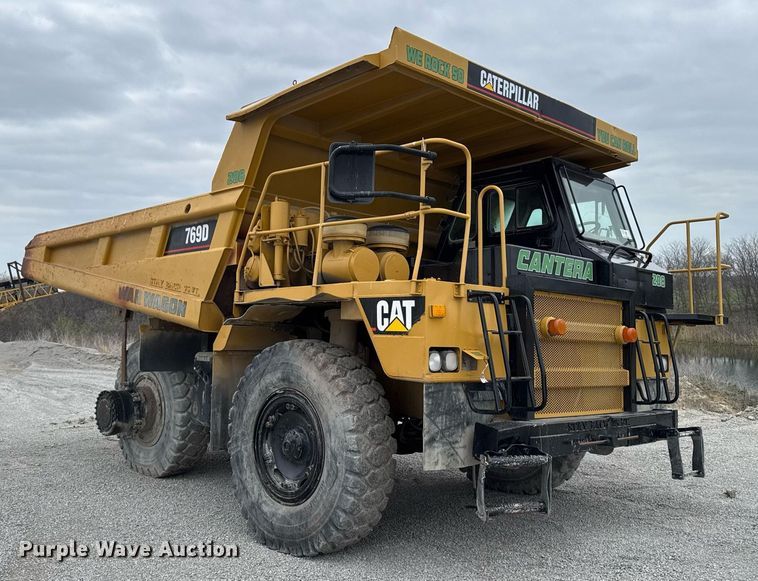 image for item DT0712 2001 Caterpillar 769D haul truck