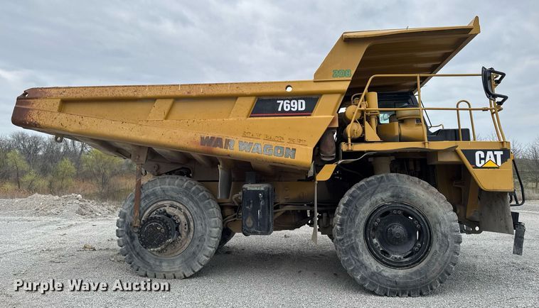 image for item DT0712 2001 Caterpillar 769D haul truck