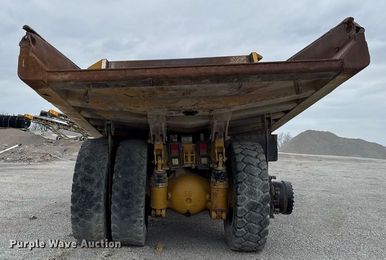 image for item DT0712 2001 Caterpillar 769D haul truck