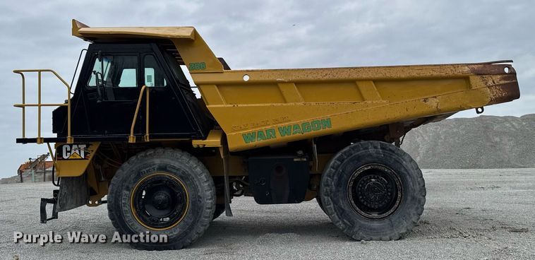 image for item DT0712 2001 Caterpillar 769D haul truck