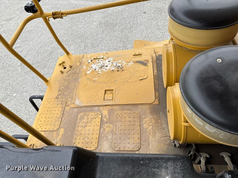 image for item DT0712 2001 Caterpillar 769D haul truck