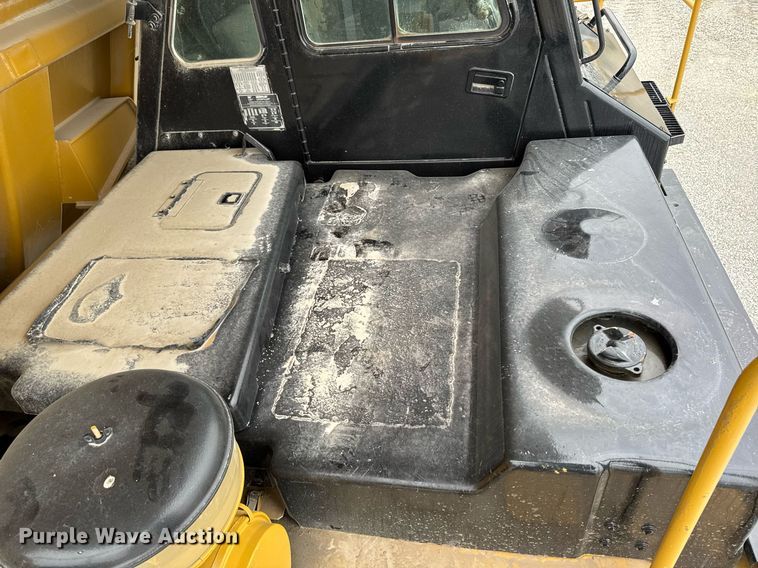 image for item DT0712 2001 Caterpillar 769D haul truck