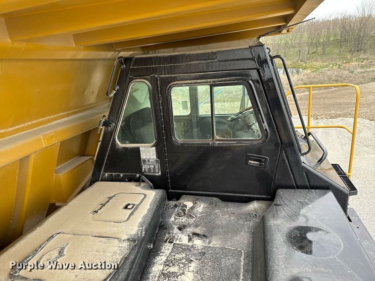 image for item DT0712 2001 Caterpillar 769D haul truck