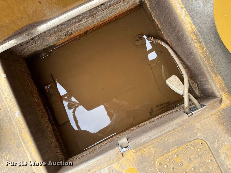 image for item DT0712 2001 Caterpillar 769D haul truck