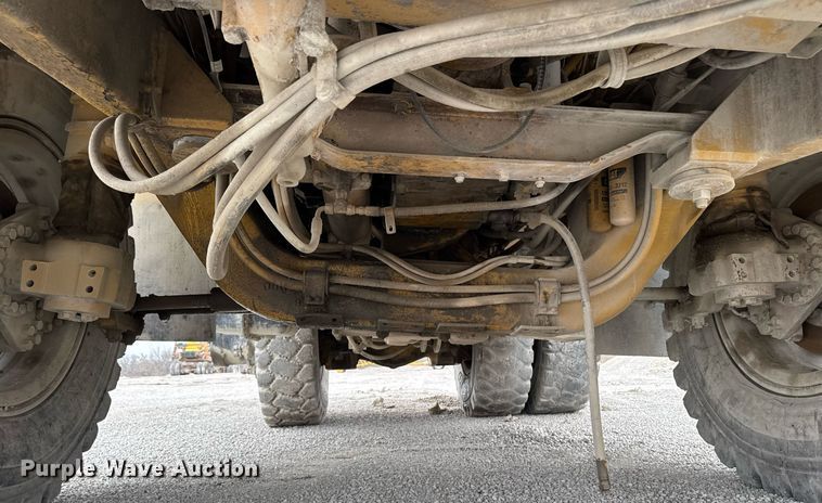 image for item DT0712 2001 Caterpillar 769D haul truck