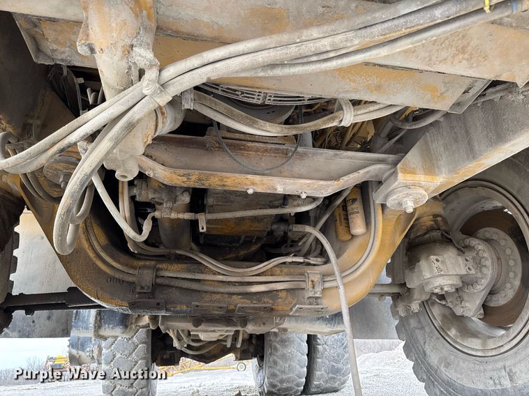 image for item DT0712 2001 Caterpillar 769D haul truck