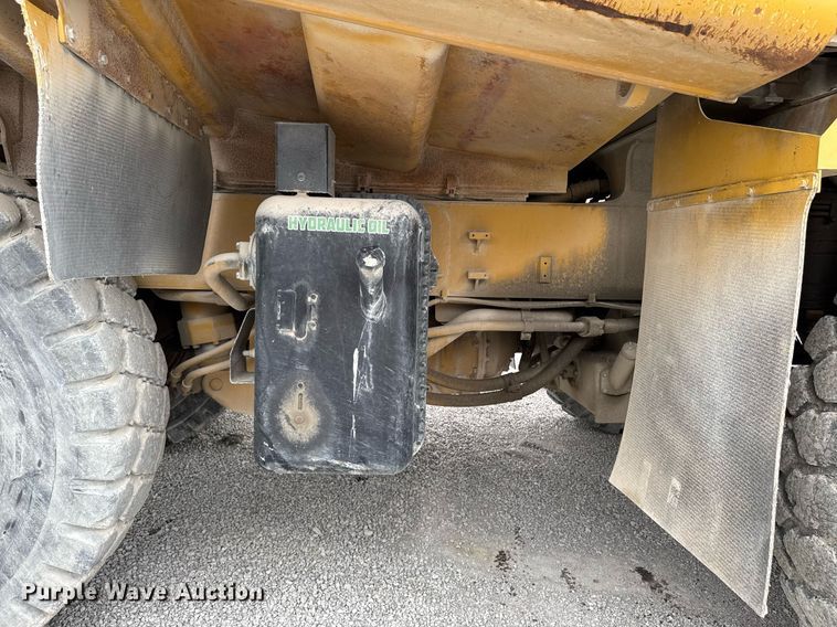 image for item DT0712 2001 Caterpillar 769D haul truck