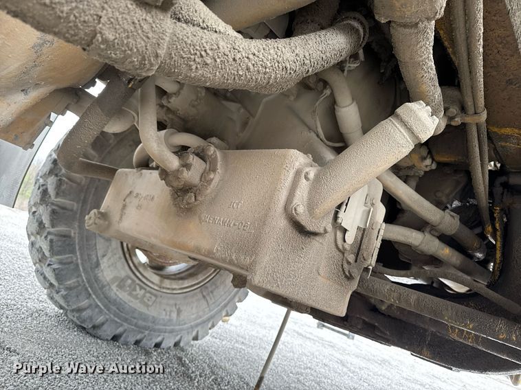 image for item DT0712 2001 Caterpillar 769D haul truck