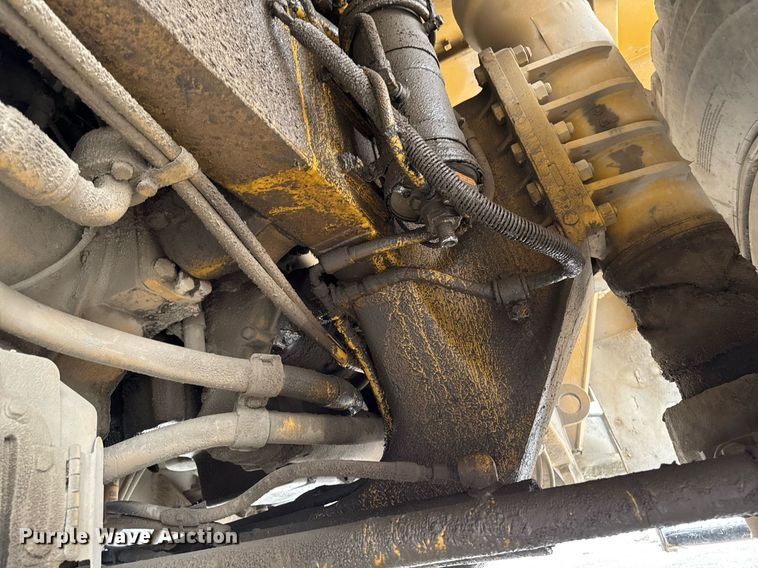image for item DT0712 2001 Caterpillar 769D haul truck