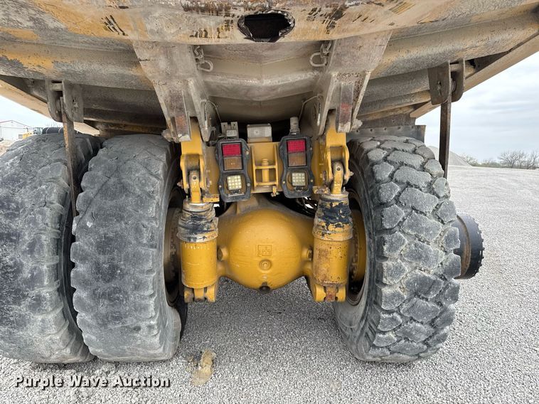 image for item DT0712 2001 Caterpillar 769D haul truck