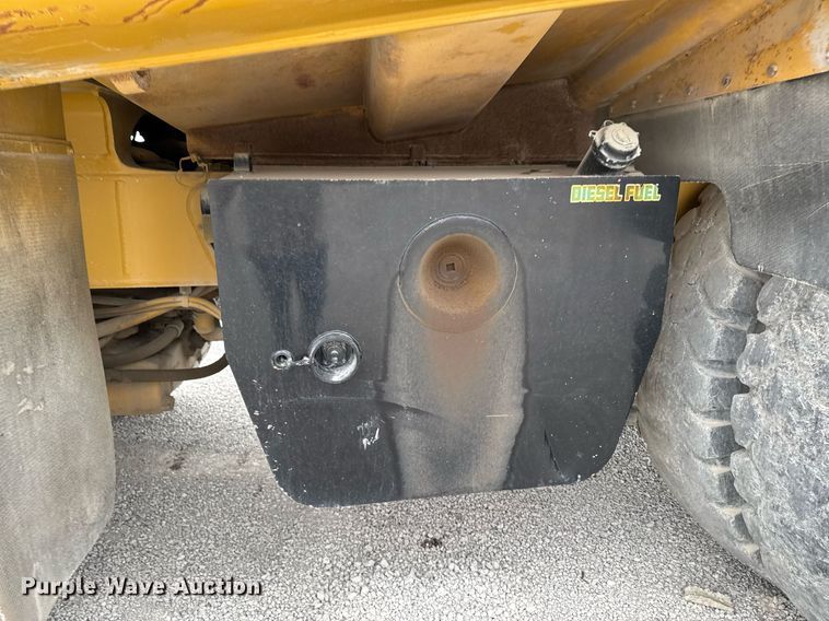 image for item DT0712 2001 Caterpillar 769D haul truck