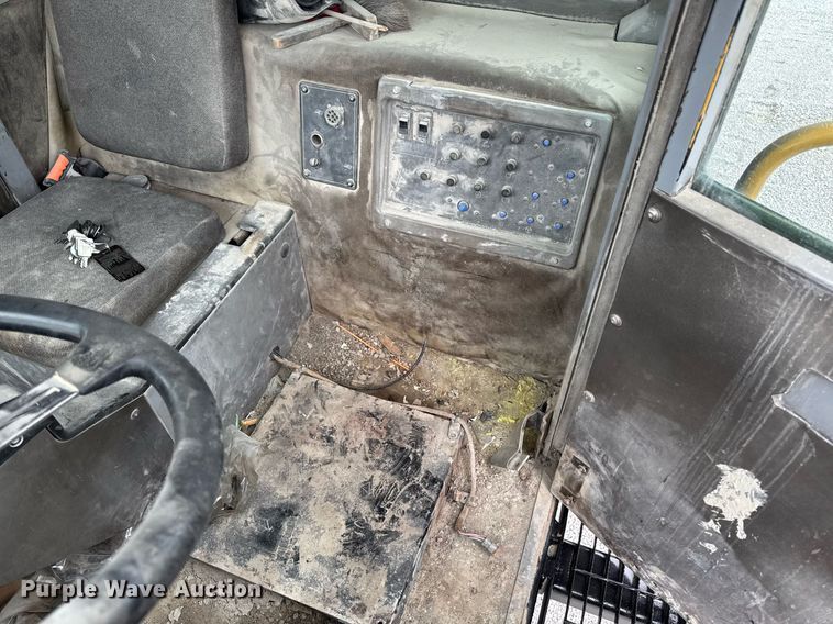 image for item DT0712 2001 Caterpillar 769D haul truck