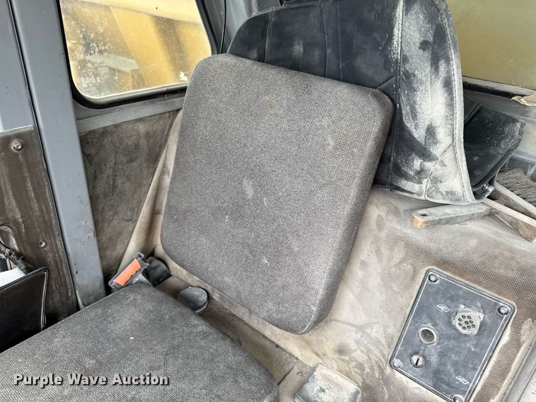 image for item DT0712 2001 Caterpillar 769D haul truck