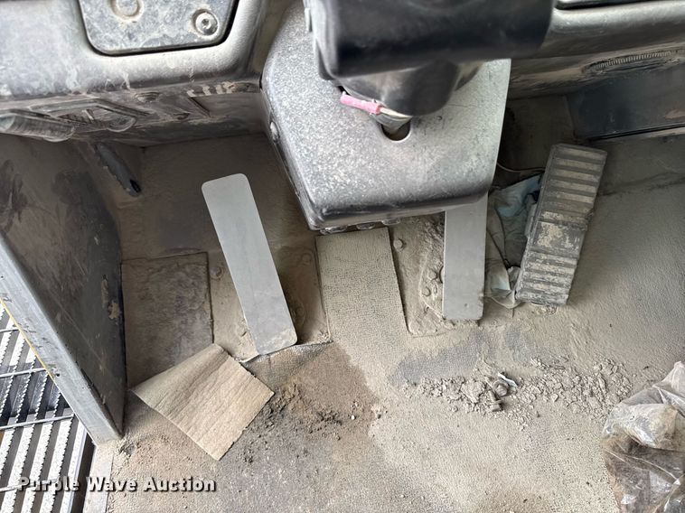 image for item DT0712 2001 Caterpillar 769D haul truck