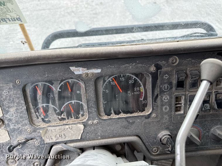 image for item DT0712 2001 Caterpillar 769D haul truck