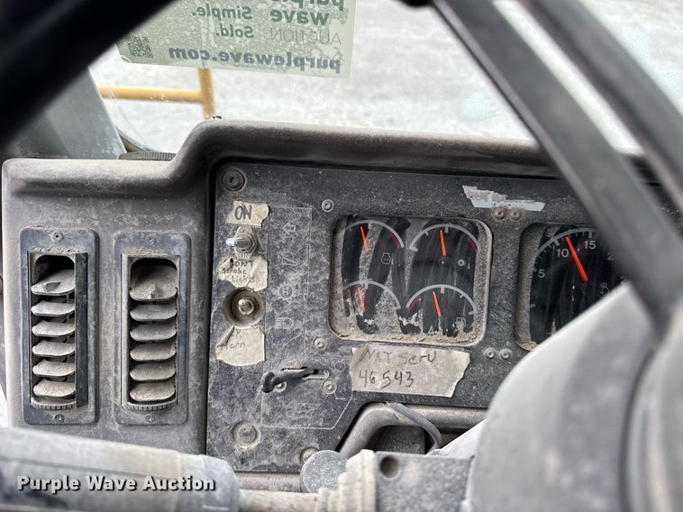 image for item DT0712 2001 Caterpillar 769D haul truck