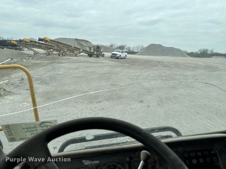 image for item DT0712 2001 Caterpillar 769D haul truck