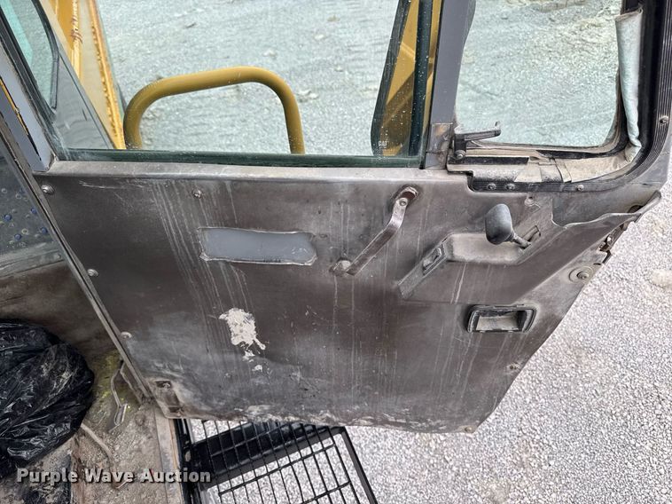 image for item DT0712 2001 Caterpillar 769D haul truck