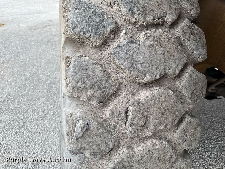 image for item DT0712 2001 Caterpillar 769D haul truck