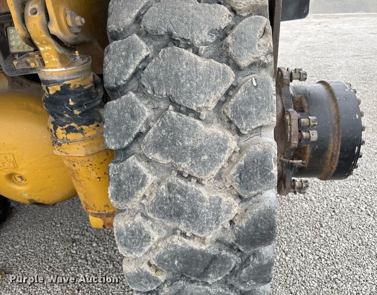 image for item DT0712 2001 Caterpillar 769D haul truck