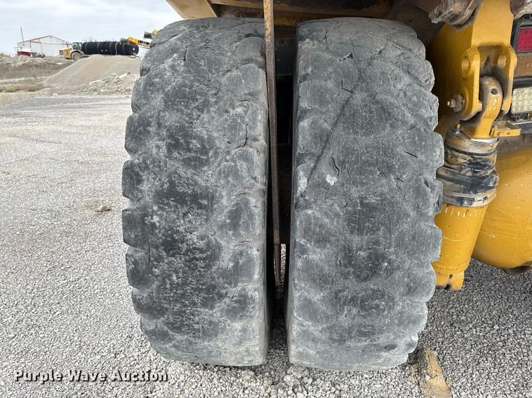 image for item DT0712 2001 Caterpillar 769D haul truck