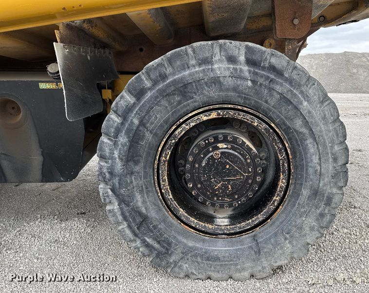 image for item DT0712 2001 Caterpillar 769D haul truck