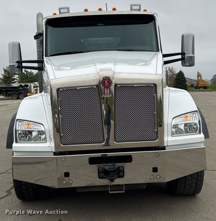image for item DT0713 2021 Kenworth T880 hydrovac truck