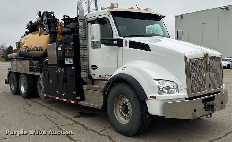 image for item DT0713 2021 Kenworth T880 hydrovac truck