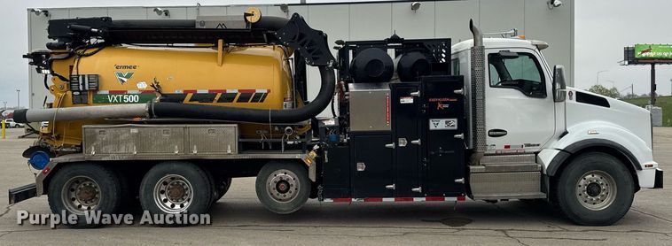 image for item DT0713 2021 Kenworth T880 hydrovac truck