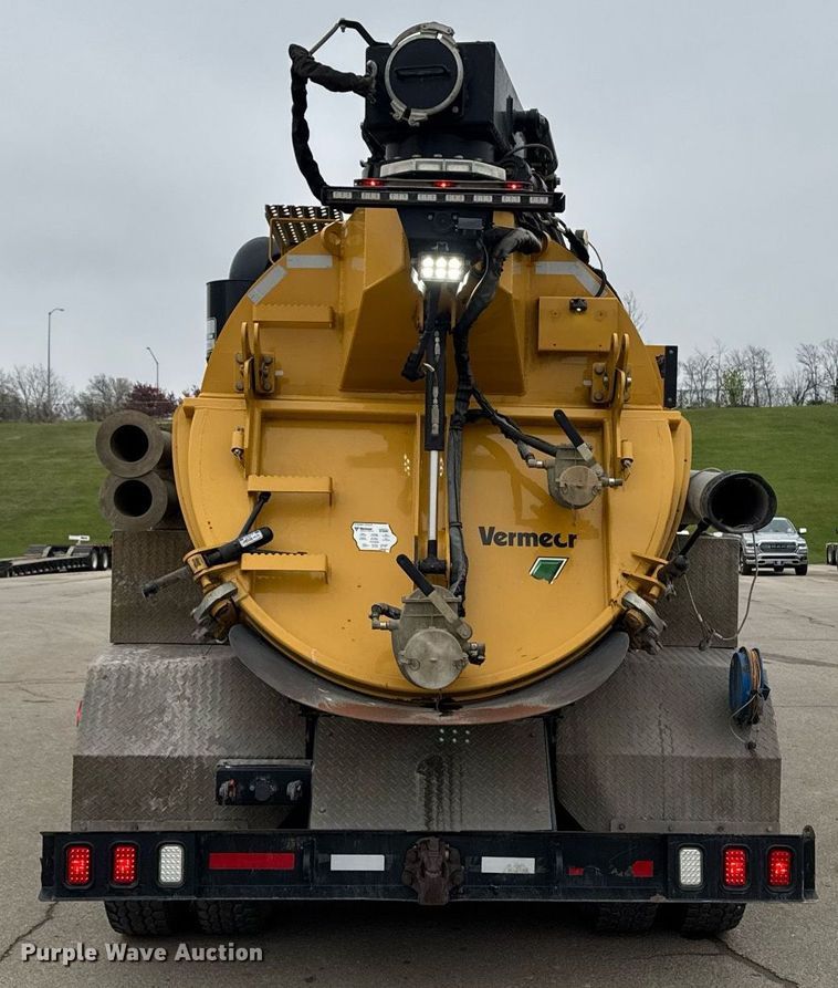 image for item DT0713 2021 Kenworth T880 hydrovac truck