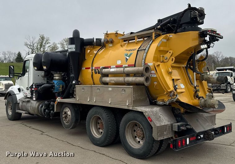 image for item DT0713 2021 Kenworth T880 hydrovac truck