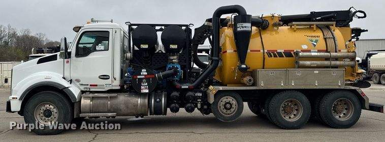 image for item DT0713 2021 Kenworth T880 hydrovac truck