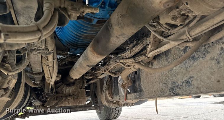 image for item DT0713 2021 Kenworth T880 hydrovac truck