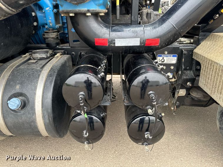 image for item DT0713 2021 Kenworth T880 hydrovac truck