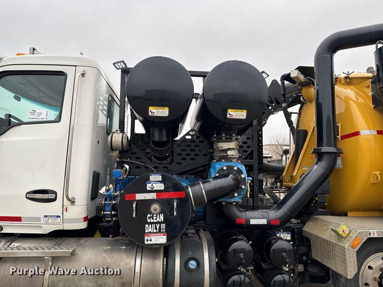 image for item DT0713 2021 Kenworth T880 hydrovac truck