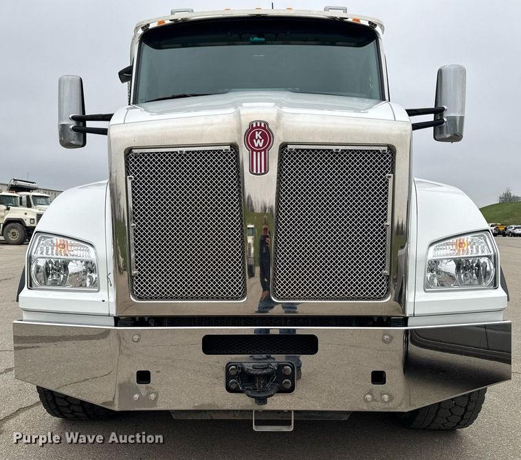 image for item DT0713 2021 Kenworth T880 hydrovac truck