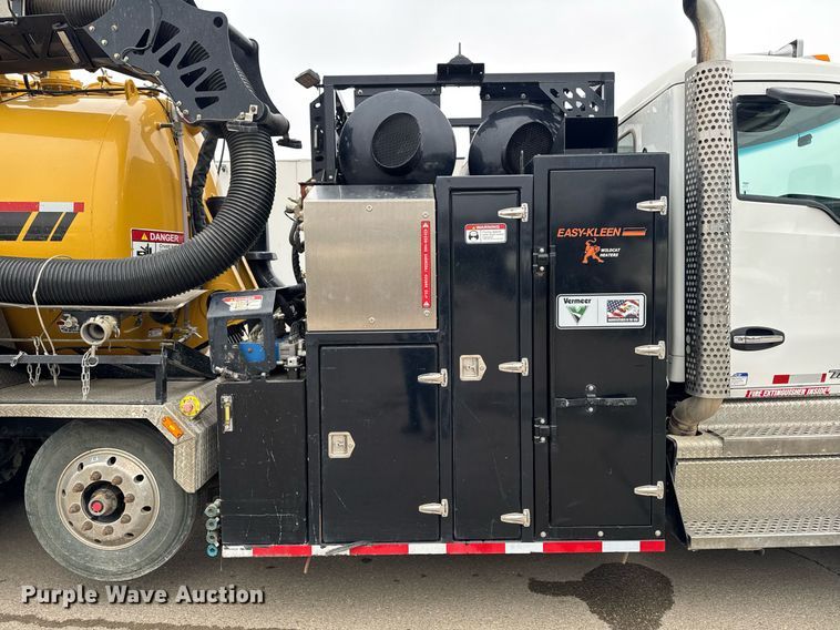 image for item DT0713 2021 Kenworth T880 hydrovac truck