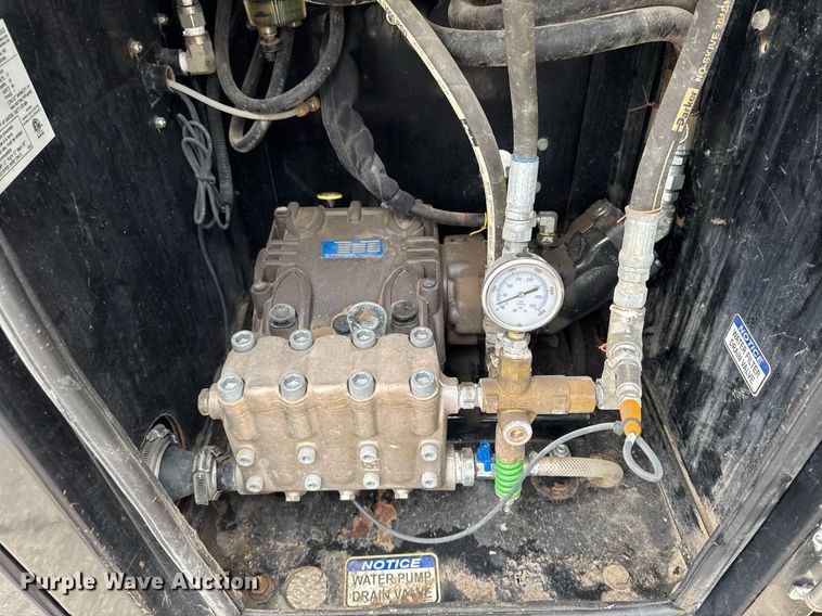 image for item DT0713 2021 Kenworth T880 hydrovac truck