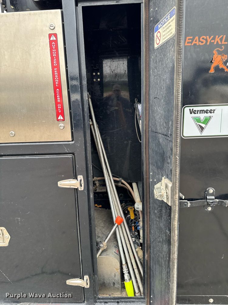 image for item DT0713 2021 Kenworth T880 hydrovac truck